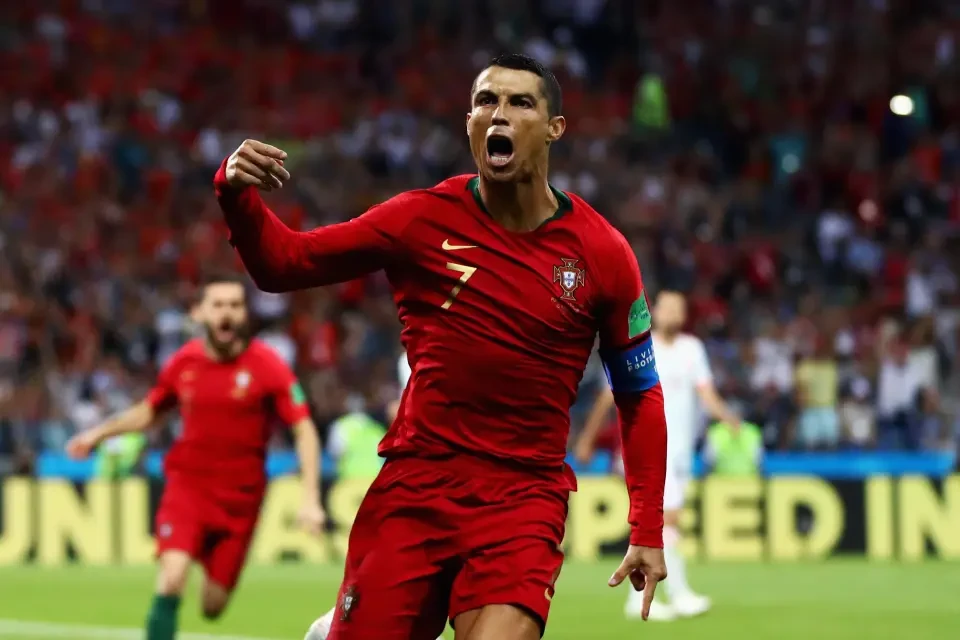 Những thất bại ám ảnh trong sự nghiệp quốc tế của Ronaldo
