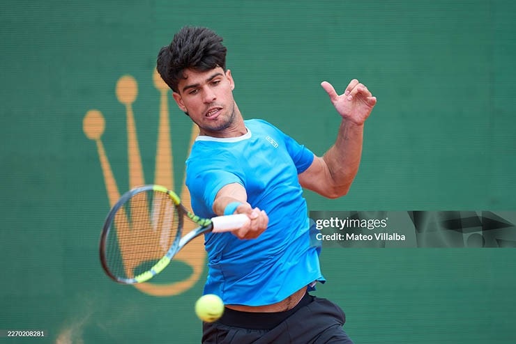Carlos Alcaraz ăn mừng chiến thắng đầy thuyết phục trước Sebastian Baez tại giải Monte Carlo 2026