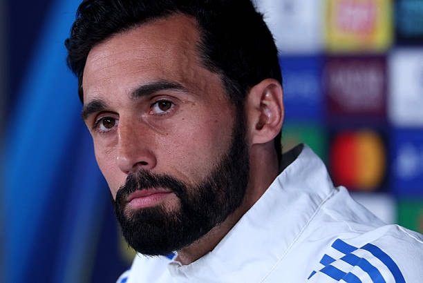 HLV Alvaro Arbeloa lo lắng trước thềm trận đấu