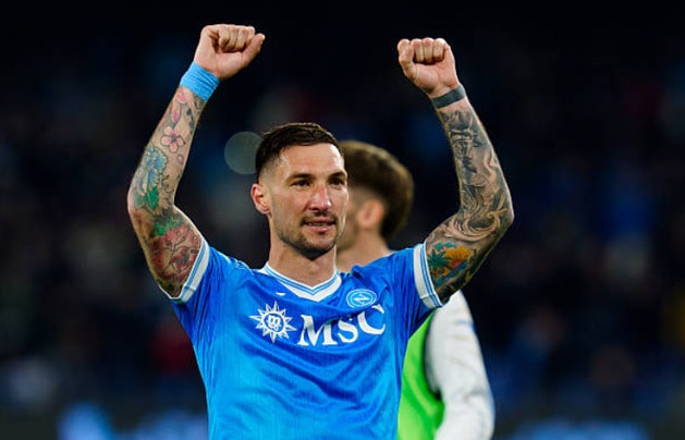 Matteo Politano ăn mừng bàn thắng quý giá giúp Napoli giành trọn 3 điểm.