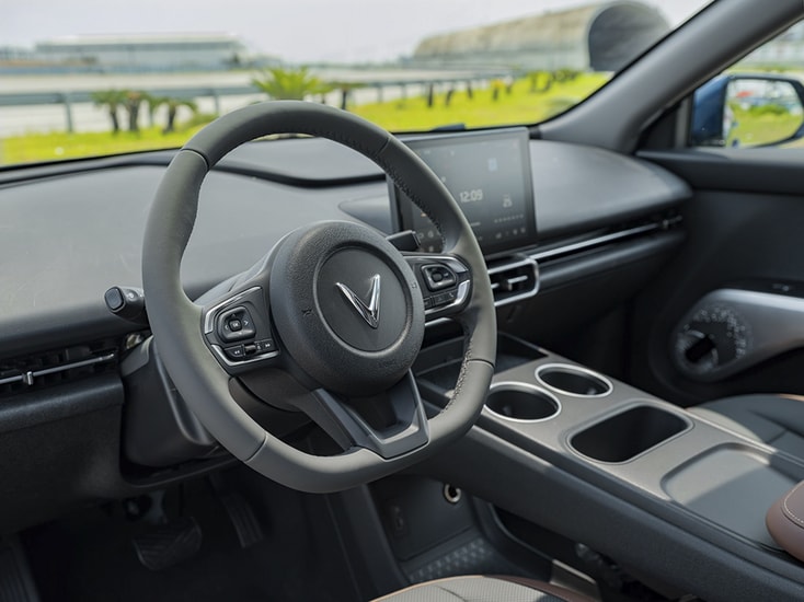 Nội thất VinFast VF MPV 7 với màn hình giải trí trung tâm 10,1 inch