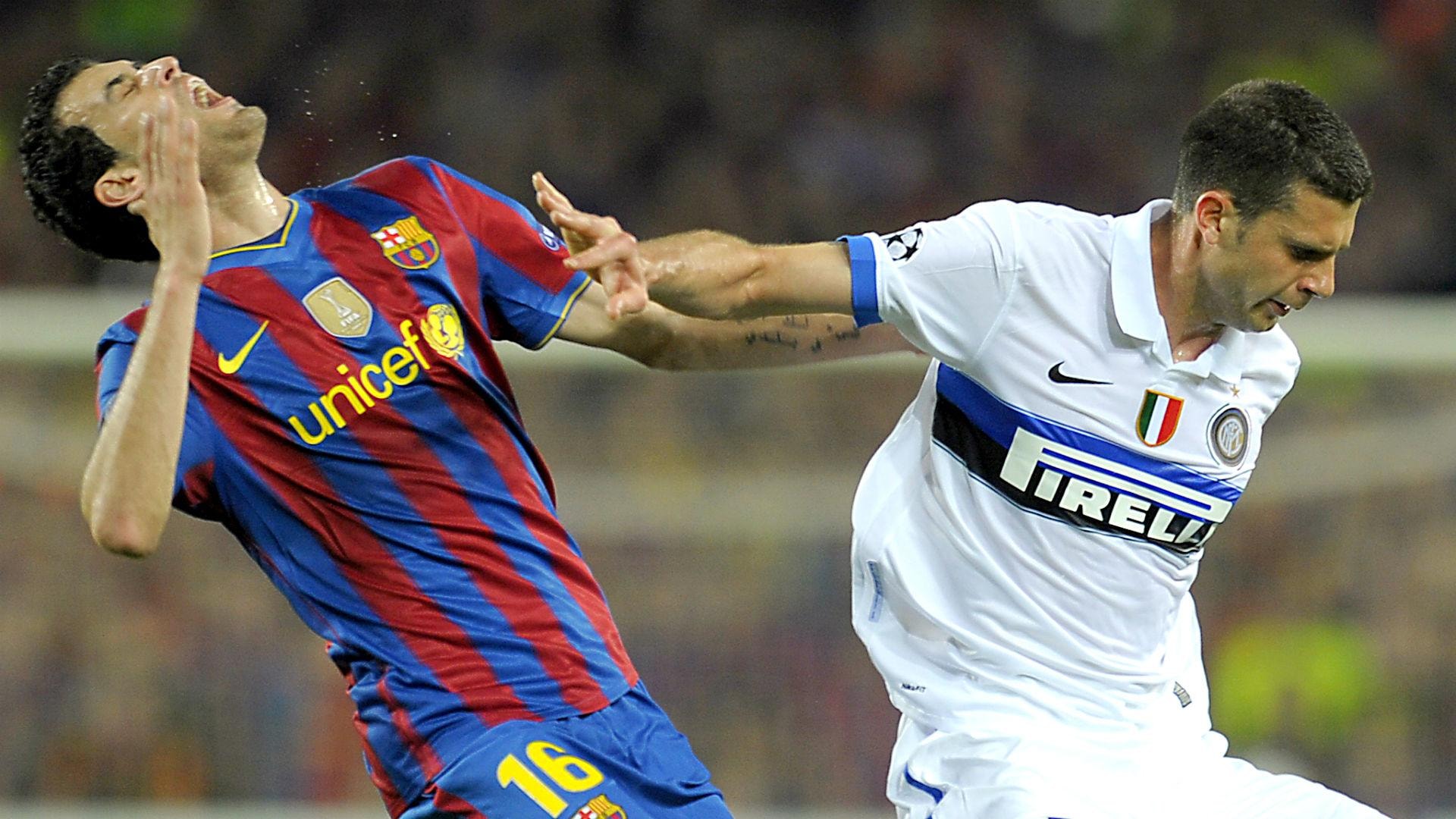 Motta rời sân sau quyết định gây tranh cãi.