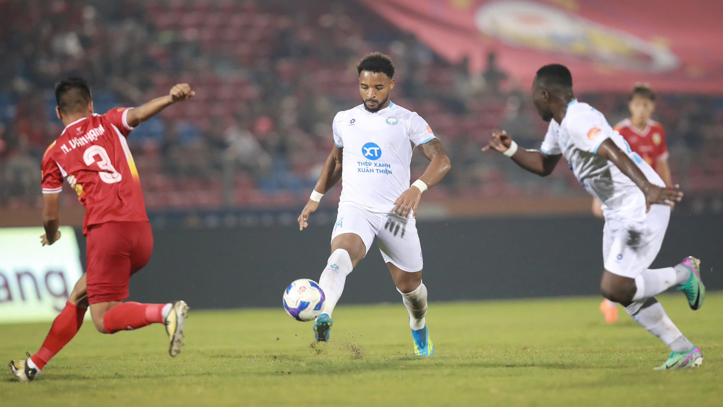 Nam Định đang tìm lại phong độ ấn tượng sau khoảng thời gian trồi sụt.