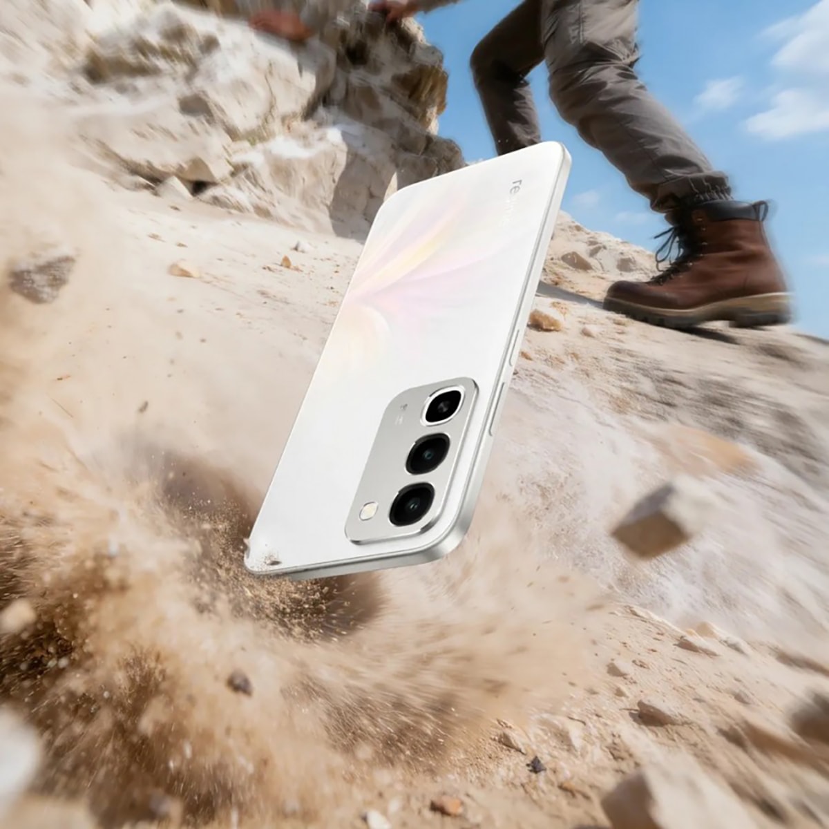 Thiết kế ngoại hình của realme C100 4G trẻ trung và bền bỉ