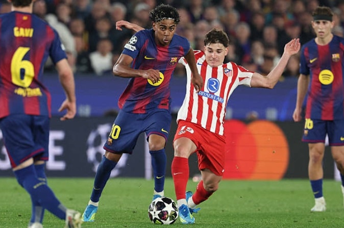 Julian Alvarez được xem là mục tiêu hàng đầu để thay thế Robert Lewandowski tại Barcelona.