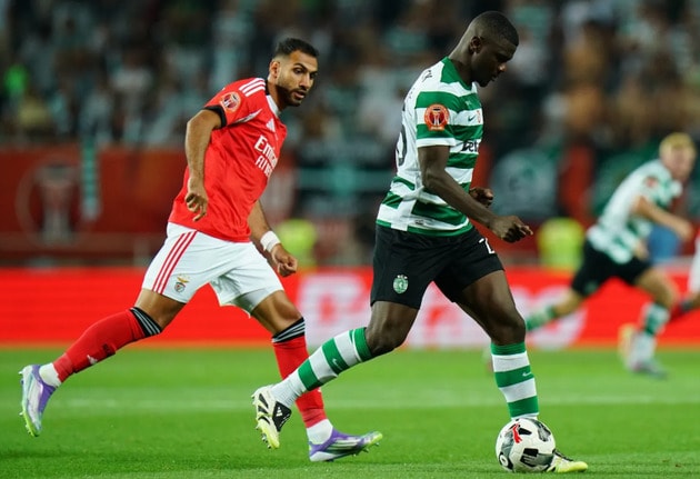 Trung vệ Ousmane Diomande trong màu áo Sporting CP với khả năng luân chuyển bóng ấn tượng