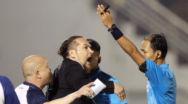 Thể Công gửi công văn xin miễn họp báo cho HLV Velizar Popov.