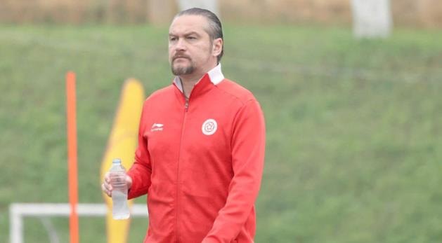 Popov là HLV đầy cá tính.