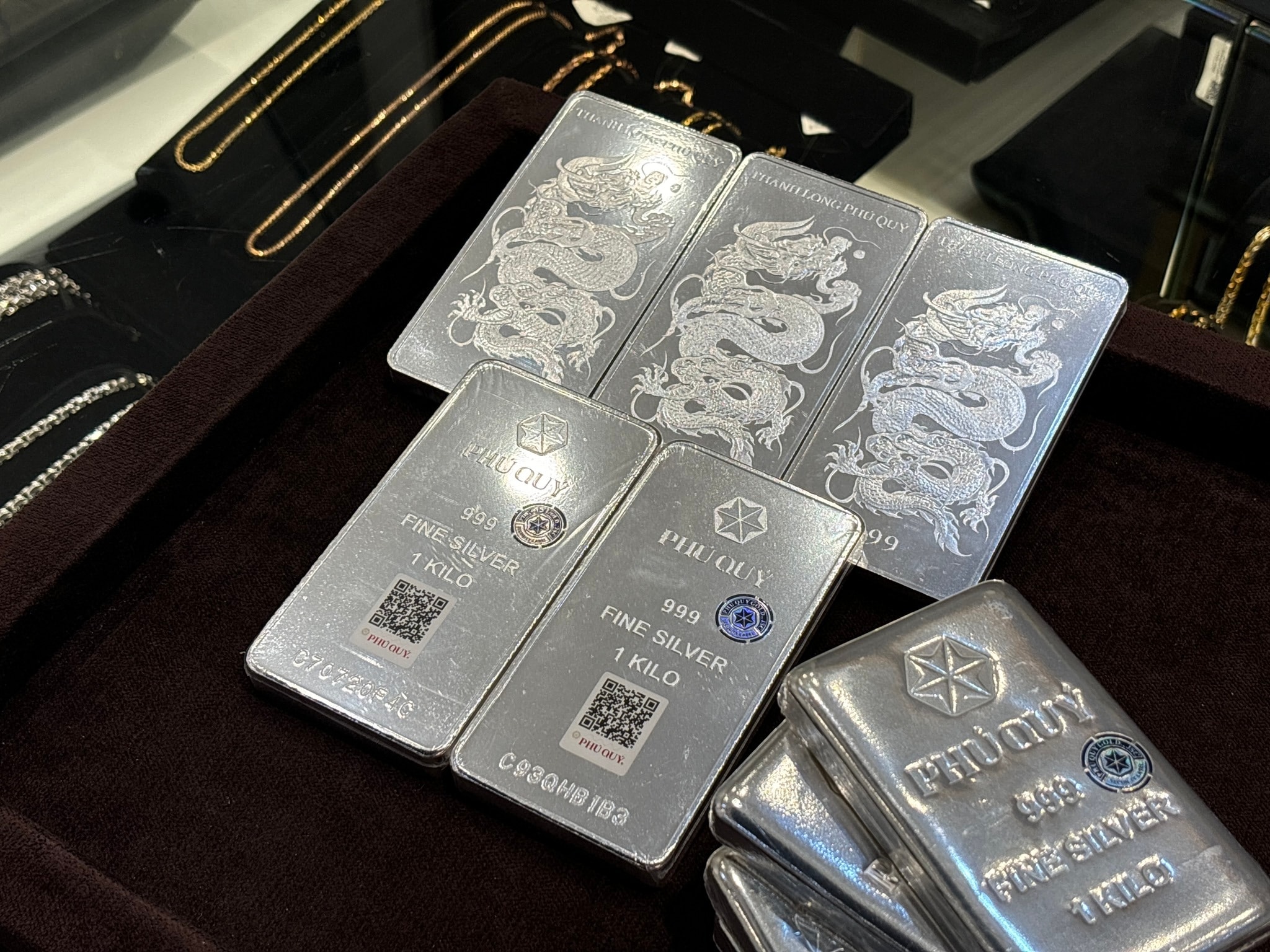 Giá bạc hôm nay 10/4/2026: Phú Quý giảm 105.000 đồng/lượng