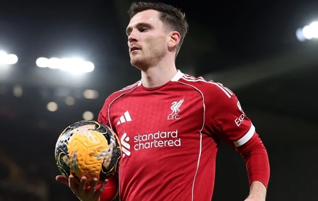 Robertson tạm biệt sân Anfield sau 9 năm Andy Robertson vẫy tay chào người hâm mộ trên sân Anfield sau trận đấu cuối cùng