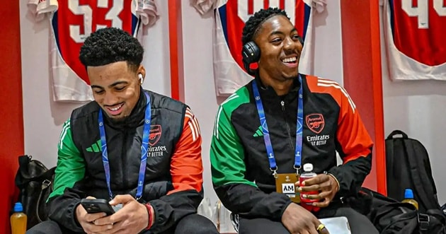 Nwaneri và Lewis-Skelly trong màu áo Arsenal