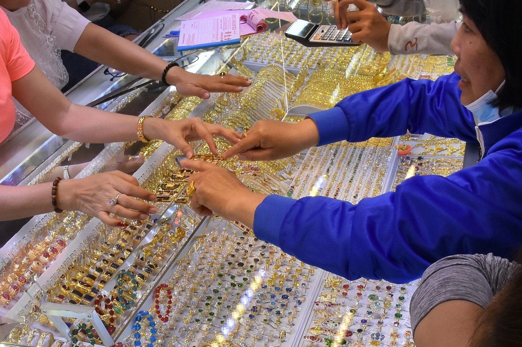 Giá vàng chiều nay 12/4/2026: Bảng giá SJC DOJI PNJ chốt tuần 6/4-12/4