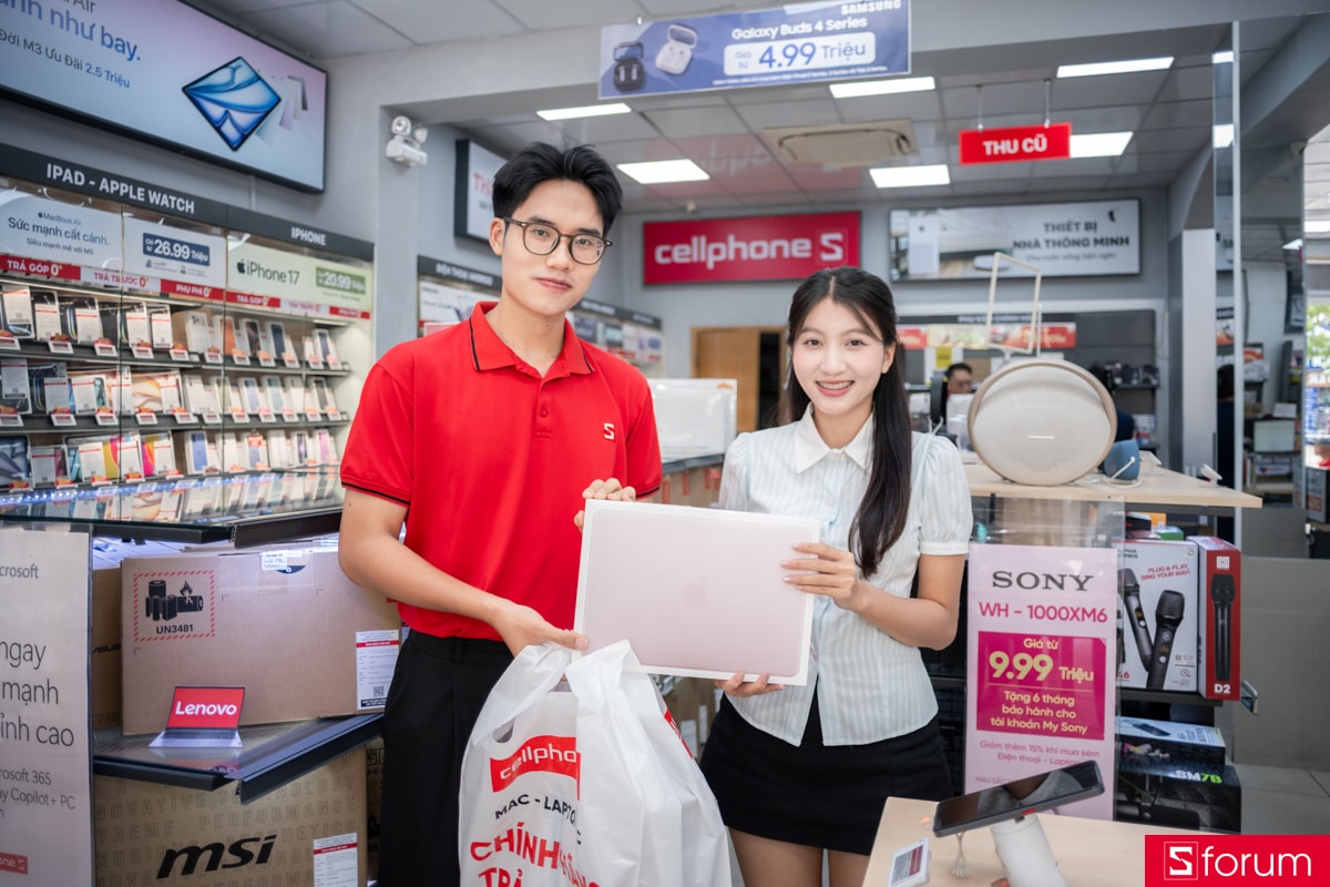 Hệ thống CellphoneS chính thức bàn giao những chiếc MacBook Neo đầu tiên cho khách hàng