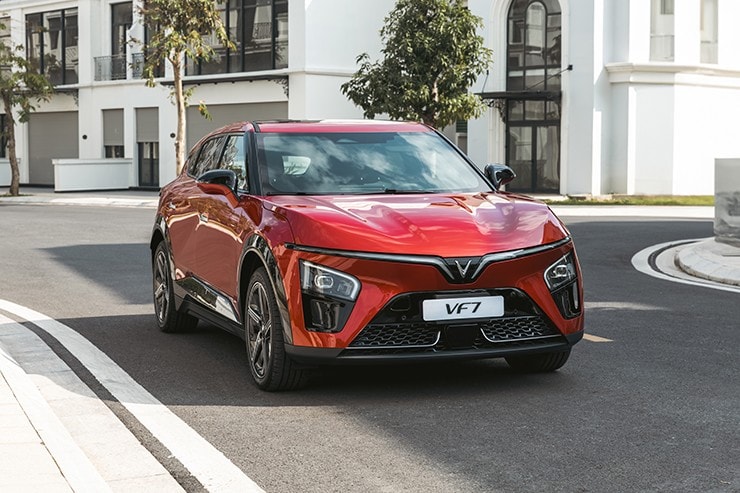 VinFast VF 7 sở hữu lợi thế về chi phí lăn bánh nhờ chính sách thuế