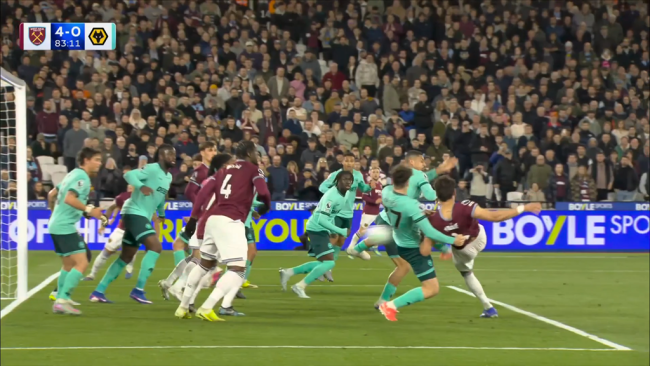 Konstantinos Mavropanos ghi bàn ấn định tỷ số 4-0 cho West Ham.