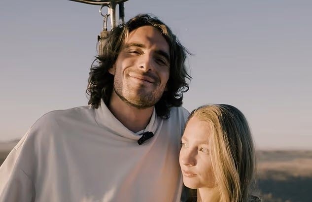 Bạn gái hiện tại của Tsitsipas là Kristen Thoms