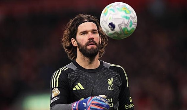 Thủ thành Alisson Becker đang đàm phán gia nhập Juventus từ Liverpool.