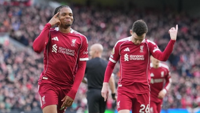 Rio Ngumoha đi vào lịch sử Liverpool khi ghi bàn vào lưới Fulham.