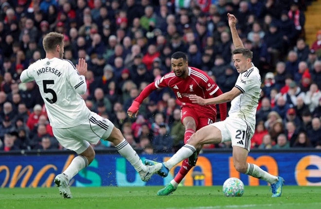 Cody Gakpo đóng vai trò làm tường quan trọng trong bàn thắng của Salah.