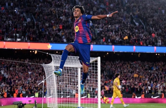 Yamal chi phối hoàn toàn cục diện trận đấu với kỹ thuật và nhãn quan chiến thuật.