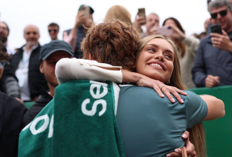 Khoảnh khắc rạng rỡ của bạn gái Jannik Sinner