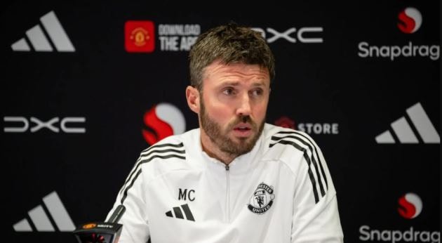 Michael Carrick phải đối mặt với nhiều lựa chọn khó khăn về đội hình trước trận gặp Leeds United.