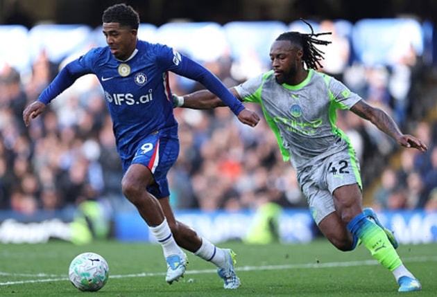 Wesley Fofana nỗ lực chỉ huy hàng phòng ngự Chelsea trước sức ép của Man City