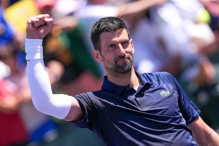 Novak Djokovic đang thi đấu tập trung trên sân