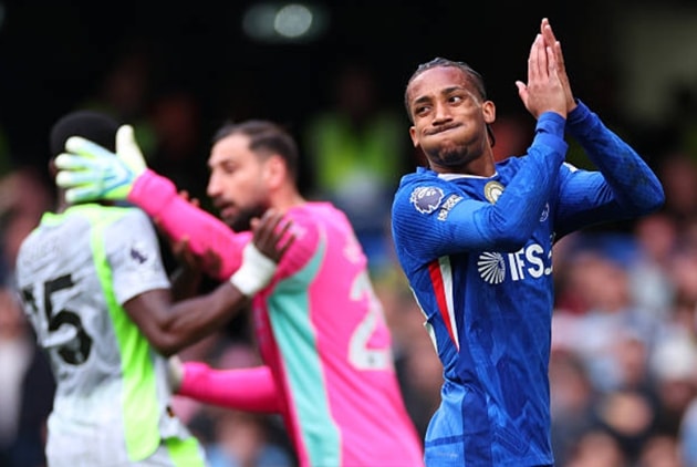 Joao Pedro bị cô lập trên hàng công Chelsea trong suốt trận đấu