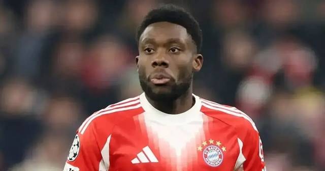 Alphonso Davies gặp khó khăn trong việc tìm lại phong độ sau chấn thương nặng.