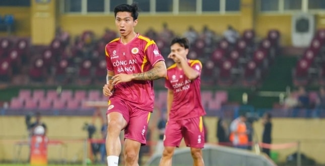 Hậu vệ Đoàn Văn Hậu của CLB Công an Hà Nội sẽ phải ngồi ngoài ở vòng 19 V-League do nhận đủ thẻ vàng.