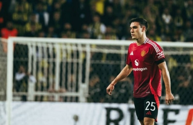 Manuel Ugarte trong màu áo Manchester United