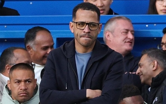 HLV Liam Rosenior lạc lối trong trận thua của Chelsea
