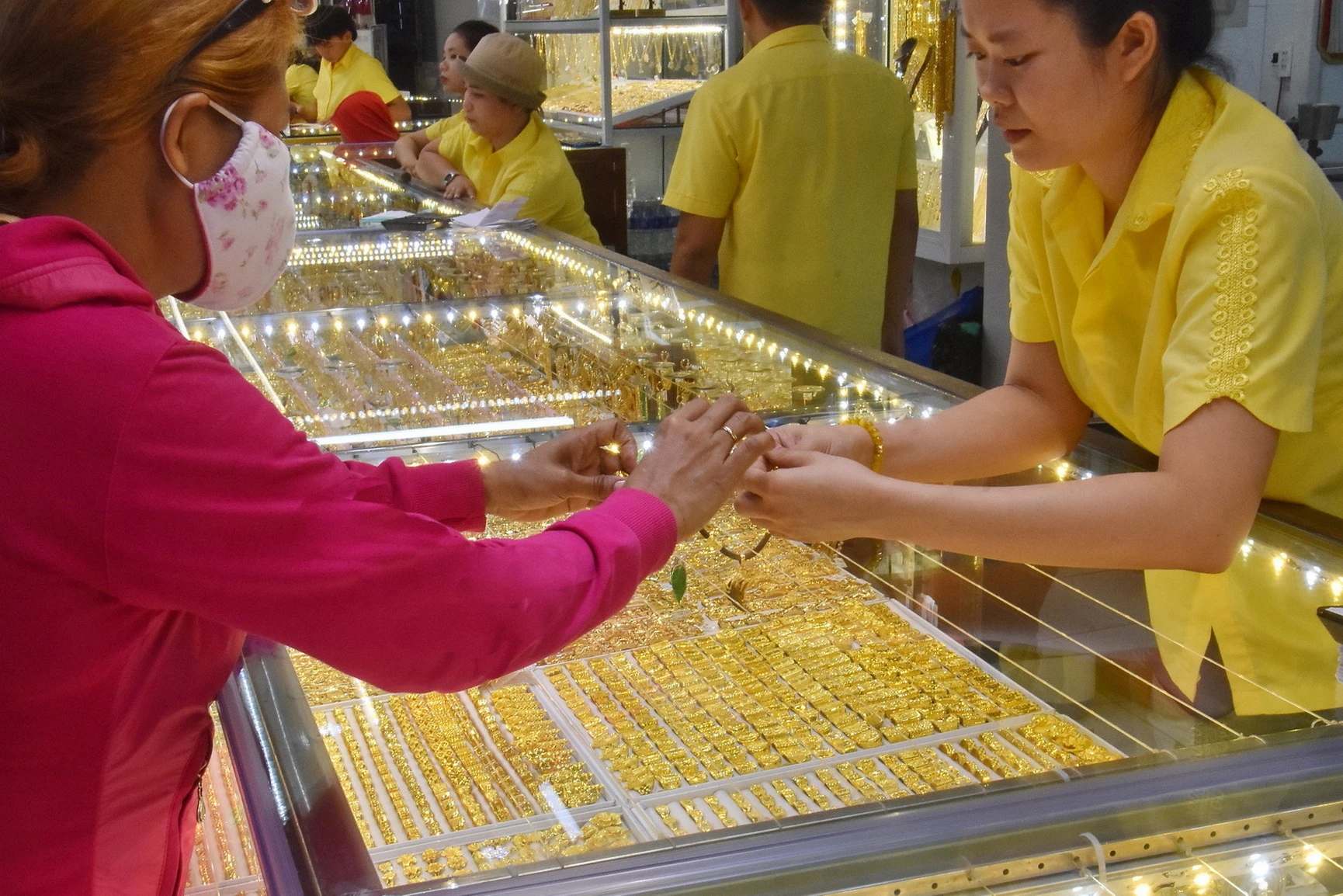 Giá vàng hôm nay 15/4/2026: SJC DOJI PNJ cập nhật sớm nhất