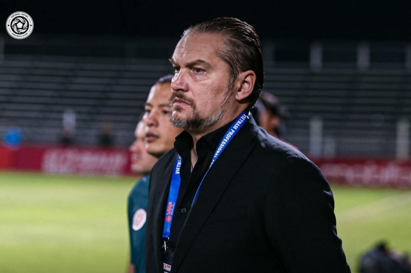 HLV Popov bị cấm chỉ đạo 4 trận ở V-League.