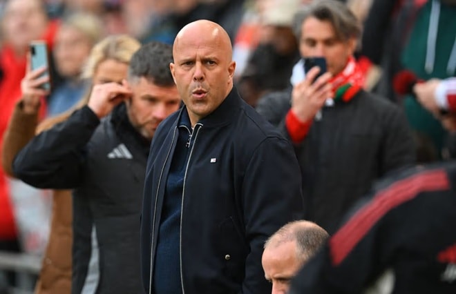 HLV Arne Slot cần đưa ra những điều chỉnh nhân sự táo bạo cho Liverpool trước cuộc đối đầu PSG.