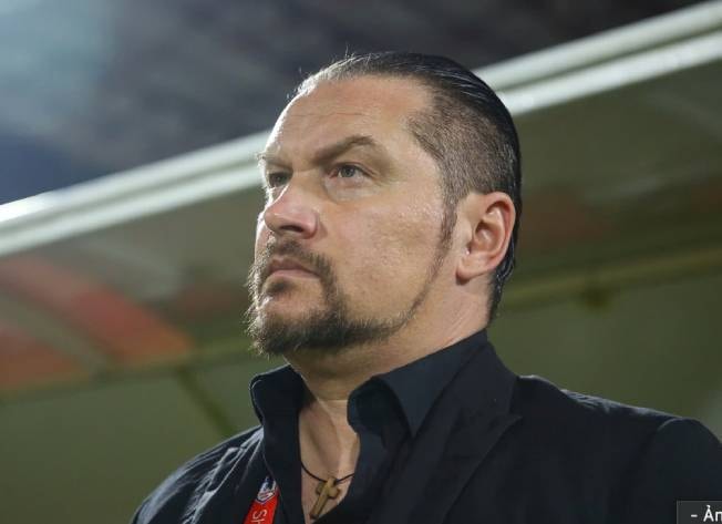 HLV Velizar Popov bức xúc sau án phạt của VFF. Ảnh: Soha.