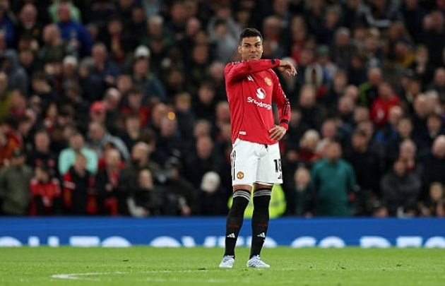 Casemiro bộc lộ hạn chế về tốc độ và thể lực trước sức ép từ phía Leeds United.