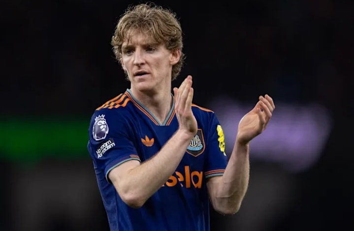 Anthony Gordon đang nằm trong tầm ngắm của Arsenal và các ông lớn châu Âu.