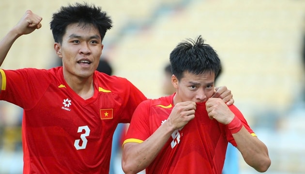 Các cầu thủ trẻ U23 Việt Nam nỗ lực tập luyện nhằm tìm kiếm suất đá chính trong đội hình của HLV Kim Sang-sik.