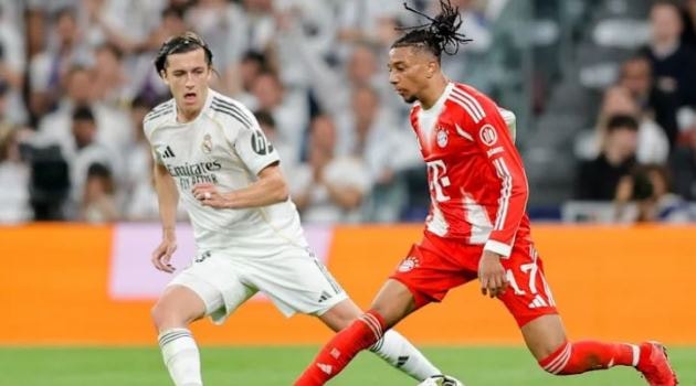 Michael Olise là mối đe dọa thường trực bên hành lang cánh của Bayern Munich.