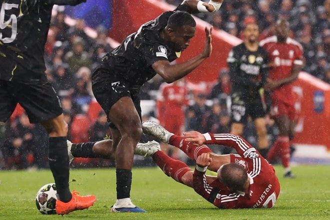 Đáng tiếc khi tình huống penalty lại bị từ chối.