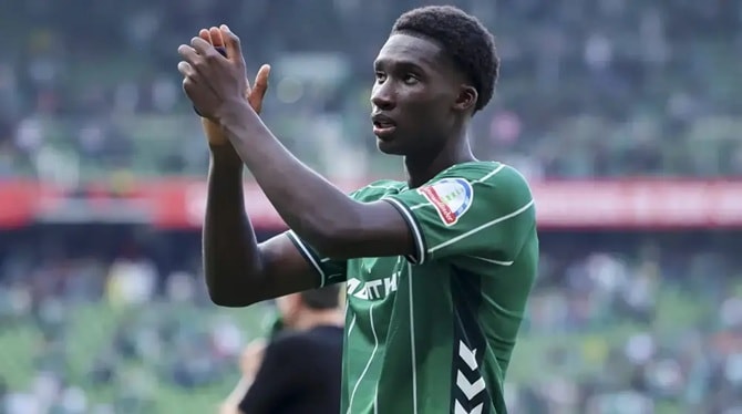 Coulibaly là mục tiêu của MU và nhiều ông lớn.