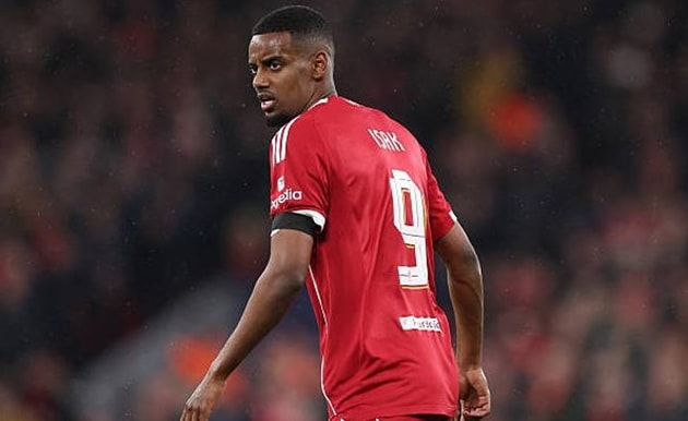 Alexander Isak gây thất vọng trong trận đấu với PSG khi chỉ có 5 lần chạm bóng trong hiệp một.