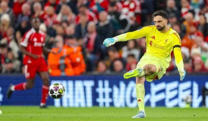 Giorgi Mamardashvili duy trì phong độ ổn định với 6.3 điểm nhưng không thể ngăn cản cú dứt điểm của Dembele.