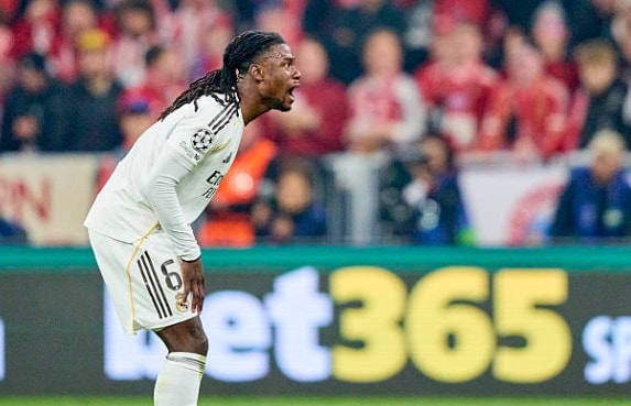 Eduardo Camavinga nhận thẻ đỏ khiến Real Madrid sụp đổ.