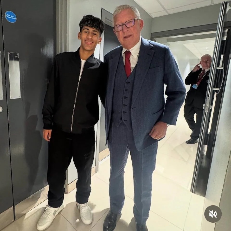 Sir Alex Ferguson trực tiếp gặp gỡ và theo dõi sự phát triển của JJ Gabriel.