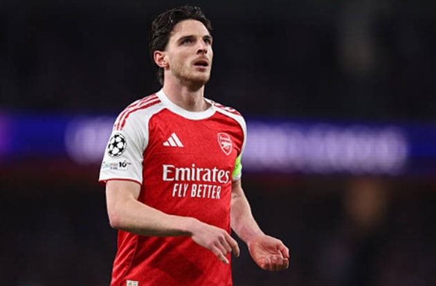 Declan Rice nỗ lực thu hồi bóng trong trận hòa 0-0 của Arsenal