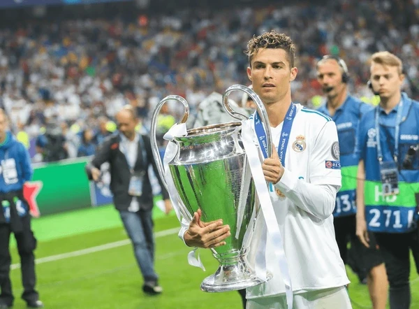 Ronaldo luôn biết cách trừng phạt đối thủ ở những thời điểm quan trọng nhất.