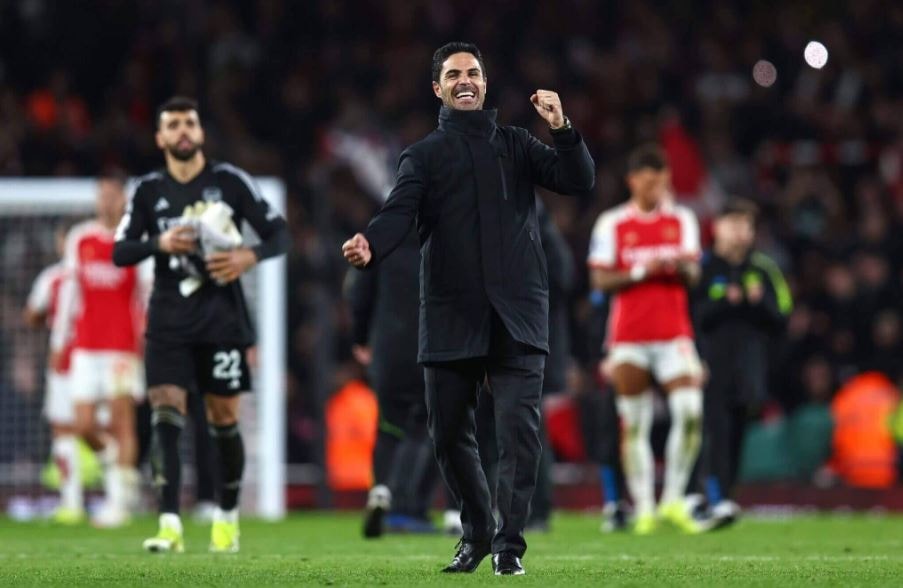 HLV Mikel Arteta đang đối mặt với áp lực cực lớn để giúp Arsenal vượt qua cái bóng kẻ về nhì.